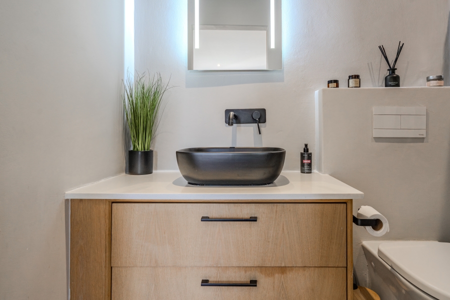 2 Bedroom Property for Sale in Vredehoek Western Cape